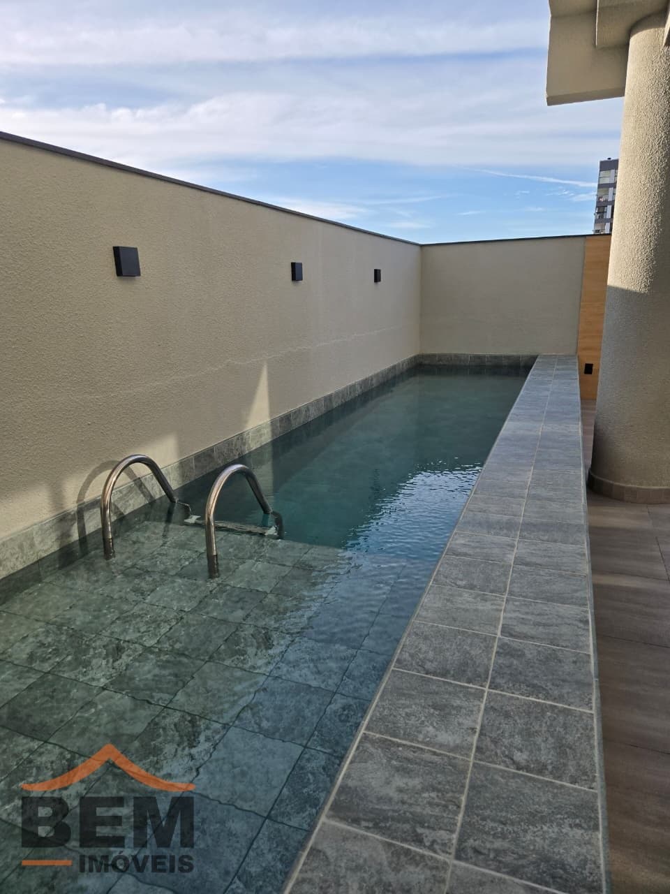 Apartamento para Locação com 2 quartos sendo 2 suítes, 1 vaga no bairro Centro em Camboriú/SC: 15- PISCINA