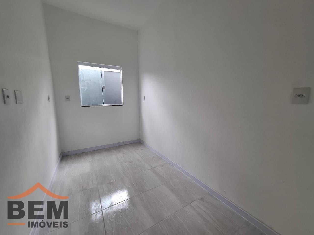 Apartamento para alugar com 2 quartos e 40 m² no bairro Santa Regina, em Itajaí.