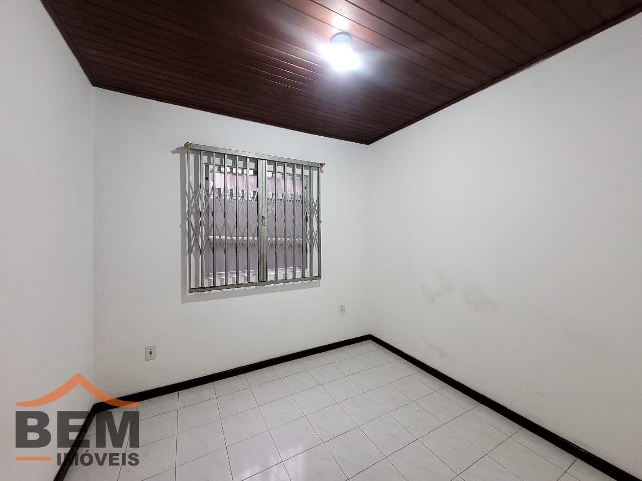 Casa para Locação com 4 quartos sendo 1 suíte, 2 vagas no bairro São Vicente em Itajaí/SC