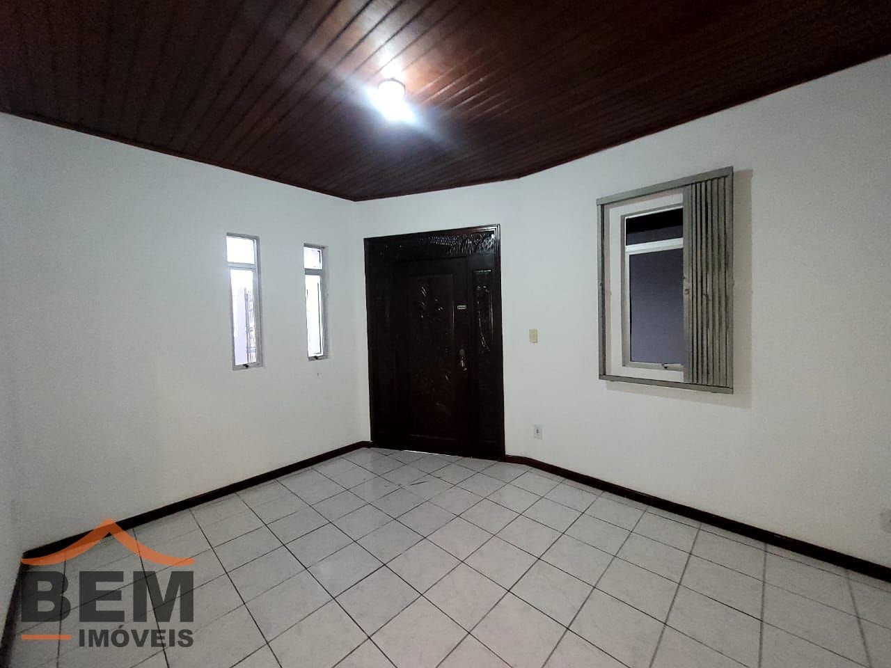 Casa para Locação com 4 quartos sendo 1 suíte, 2 vagas no bairro São Vicente em Itajaí/SC
