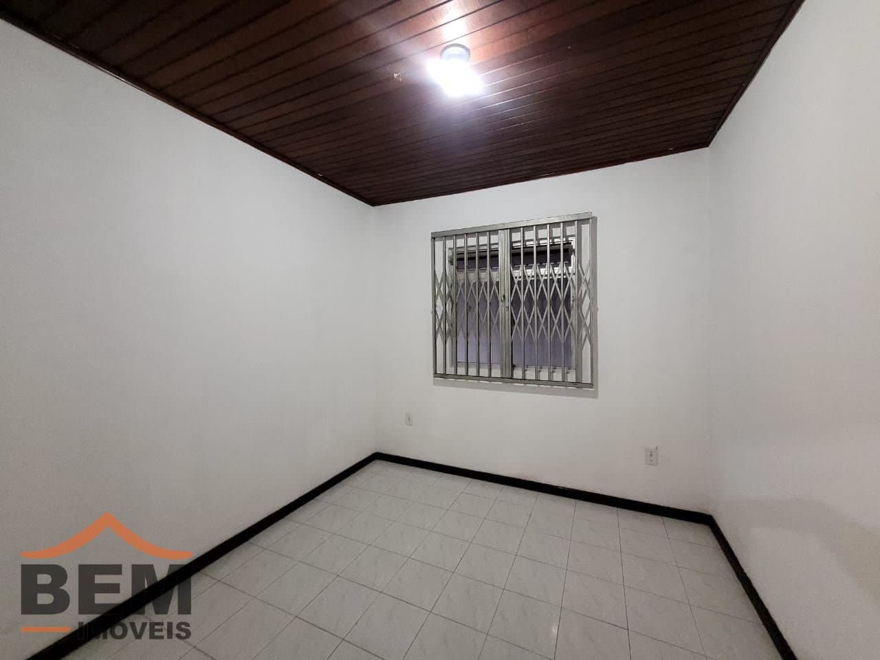 Casa para Locação com 4 quartos sendo 1 suíte, 2 vagas no bairro São Vicente em Itajaí/SC