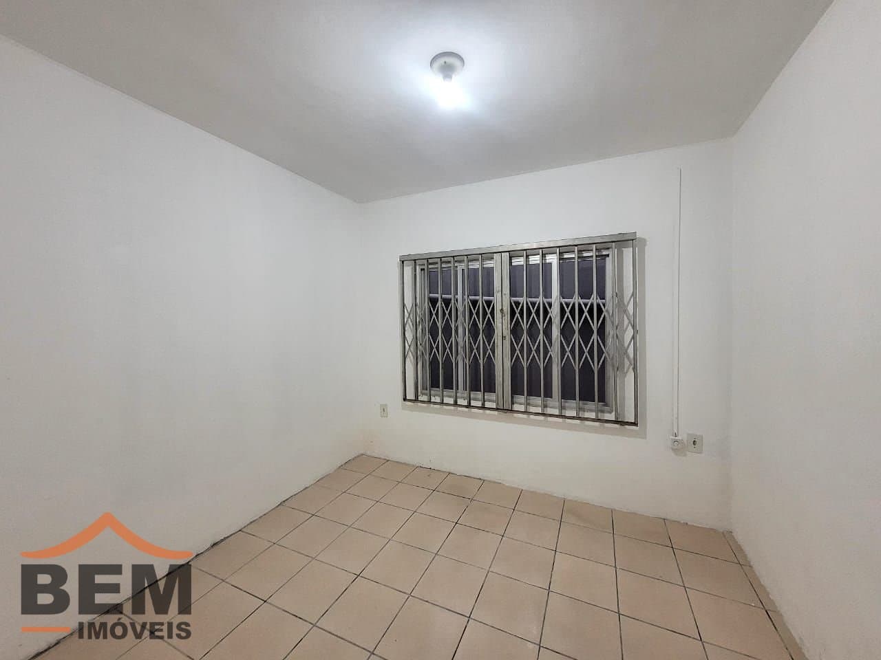 Casa para Locação com 4 quartos sendo 1 suíte, 2 vagas no bairro São Vicente em Itajaí/SC