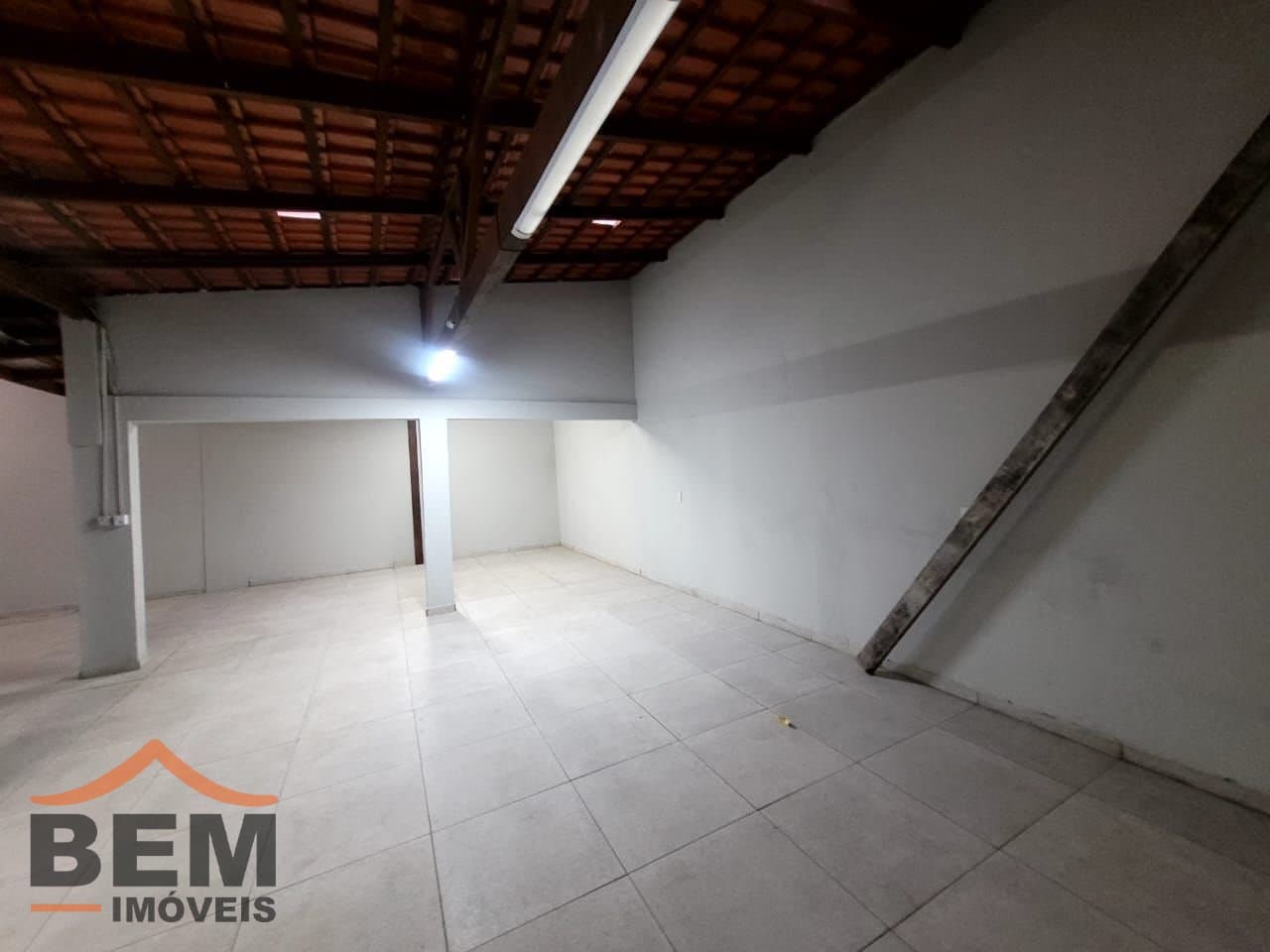 Casa para Locação com 4 quartos sendo 1 suíte, 2 vagas no bairro São Vicente em Itajaí/SC
