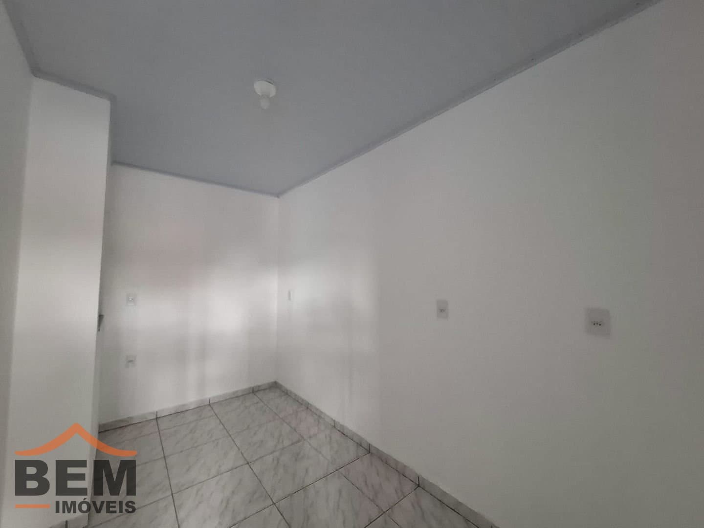 Apartamento para alugar com 2 quartos e 40 m² no bairro Santa Regina, em Itajaí.