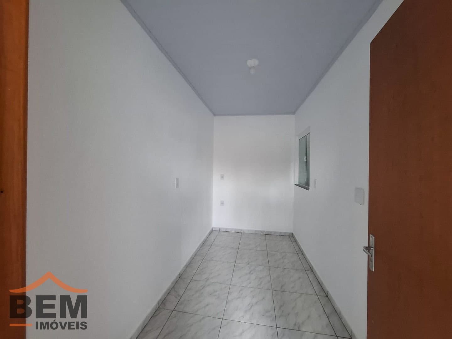 Apartamento para alugar com 2 quartos e 40 m² no bairro Santa Regina, em Itajaí.
