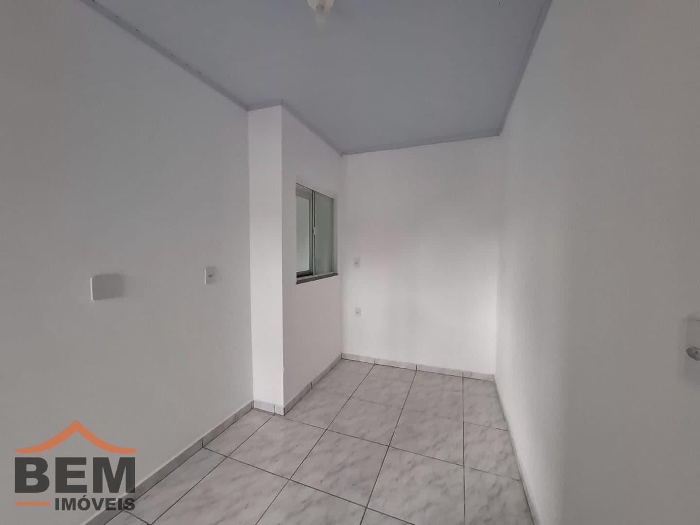 Apartamento para alugar com 2 quartos e 40 m² no bairro Santa Regina, em Itajaí.