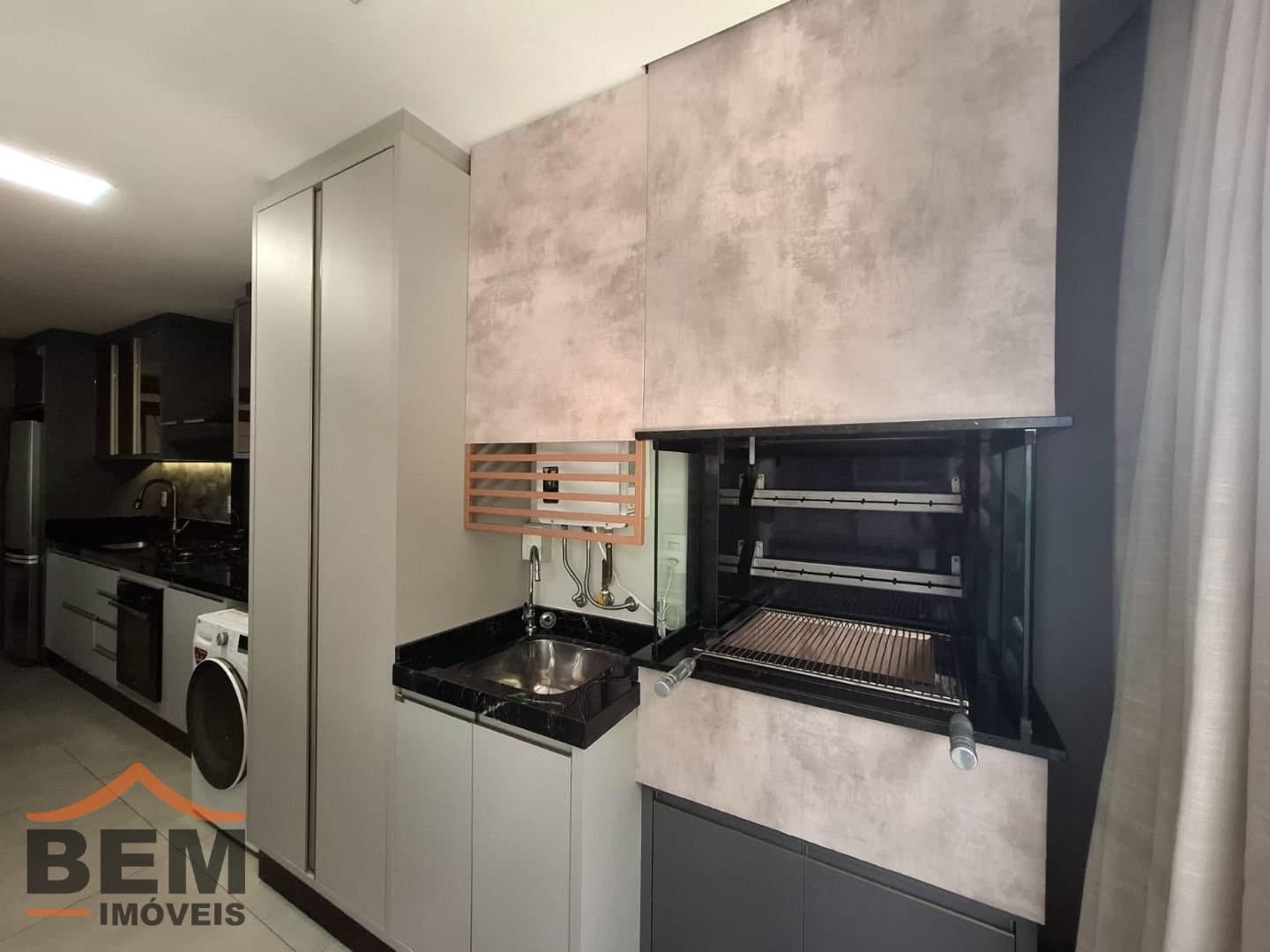 Apartamento para Locação com 3 quartos no bairro Cabeçudas, em Itajaí - SC