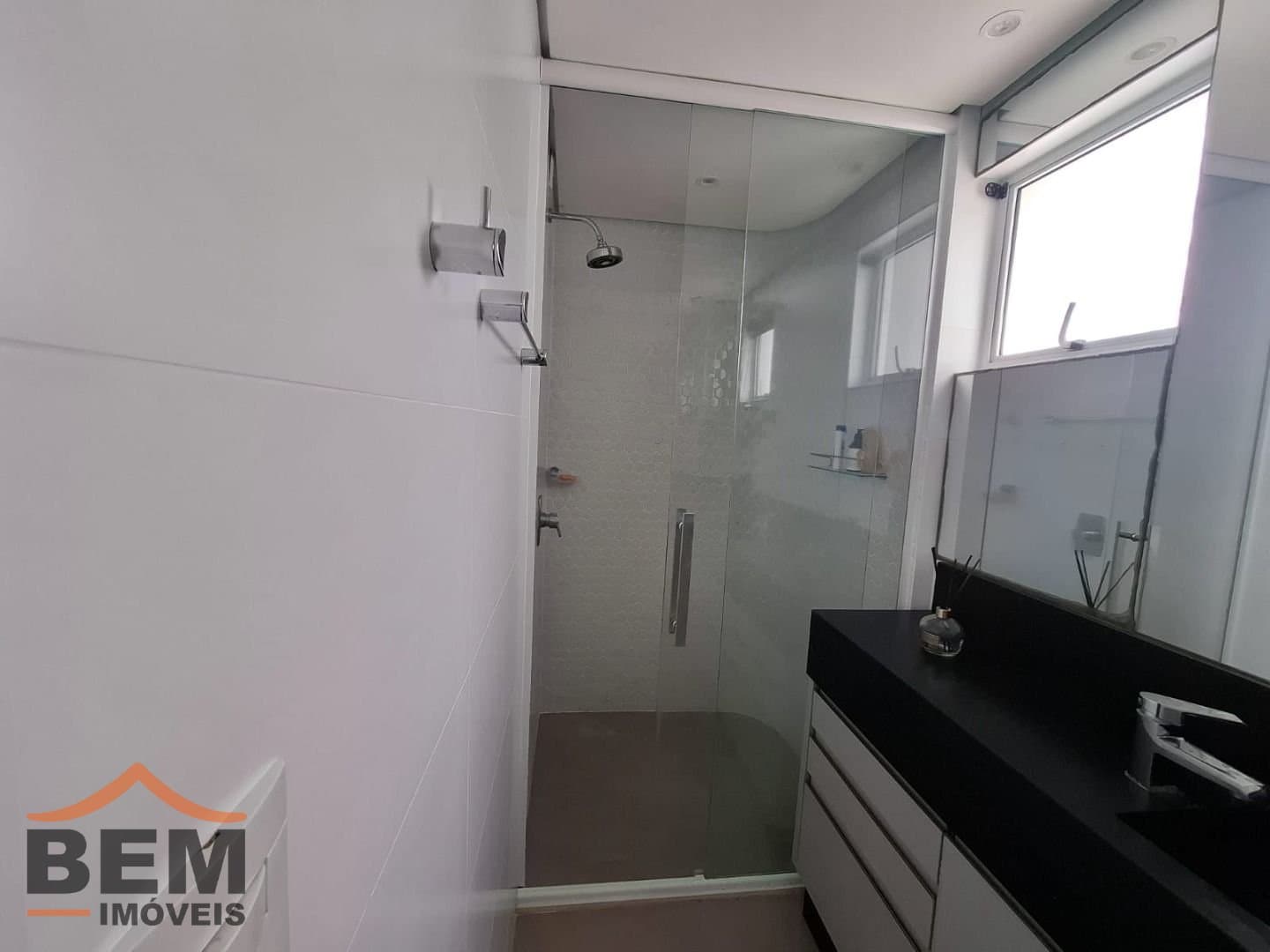 Apartamento para Locação com 3 quartos no bairro Cabeçudas, em Itajaí - SC