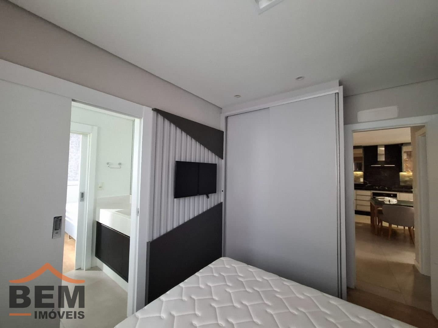 Apartamento para Locação com 3 quartos no bairro Cabeçudas, em Itajaí - SC