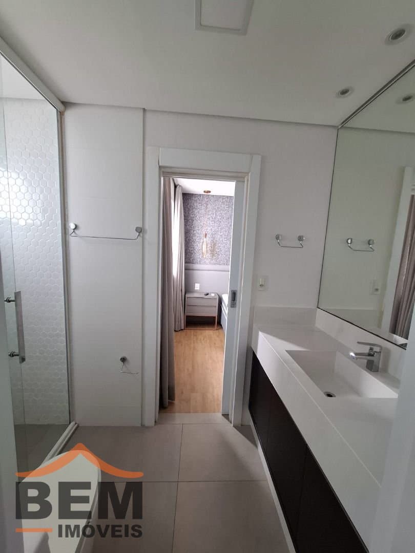 Apartamento para Locação com 3 quartos no bairro Cabeçudas, em Itajaí - SC