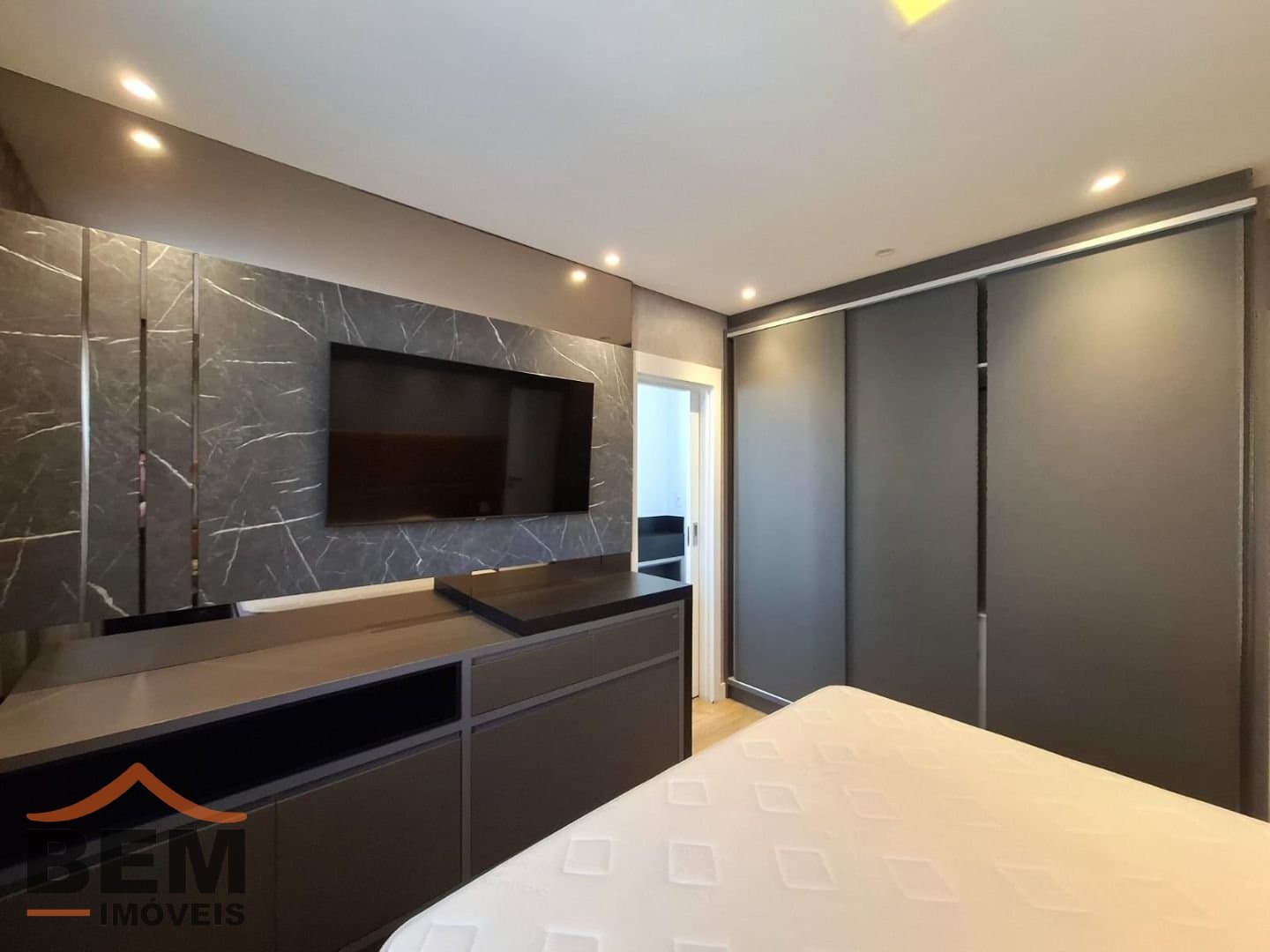 Apartamento para Locação com 3 quartos no bairro Cabeçudas, em Itajaí - SC