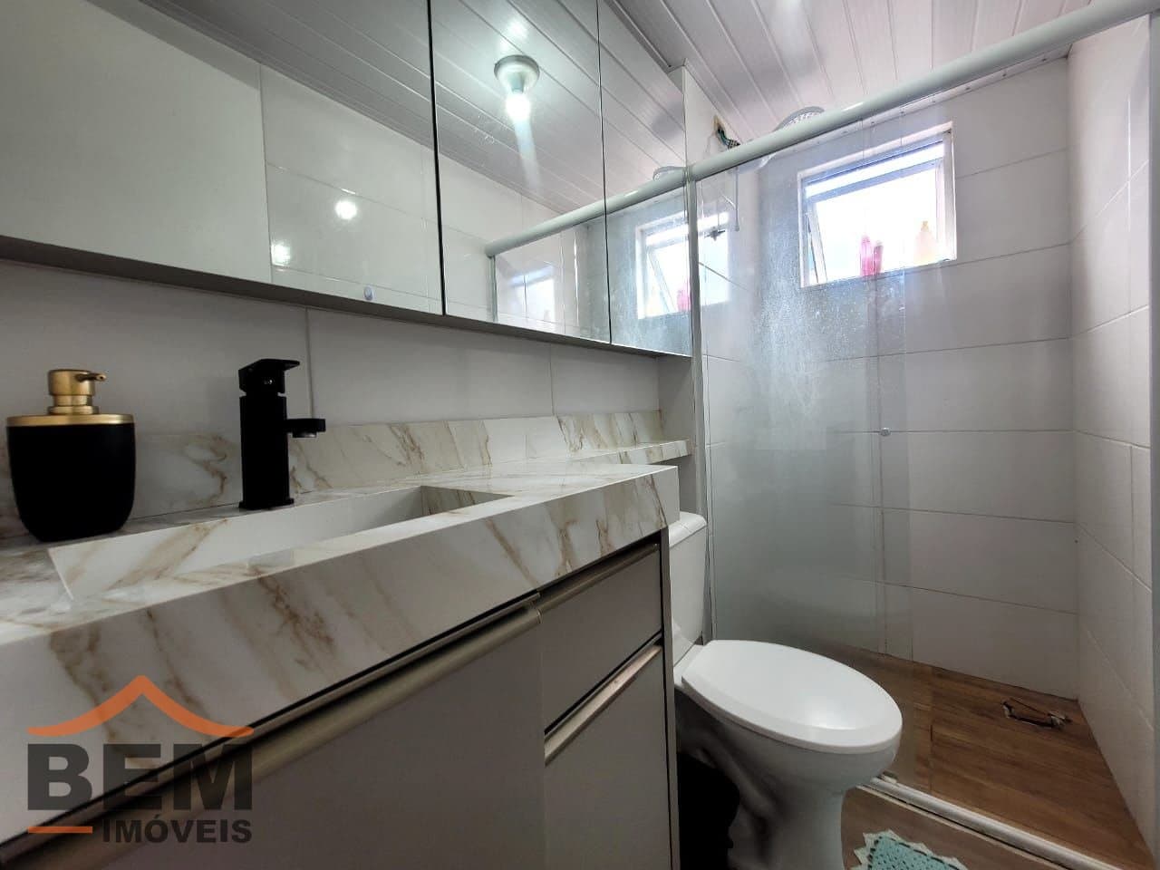 Apartamento para Locação com 2 quartos, 1 vaga no bairro Espinheiros em Itajaí/SC