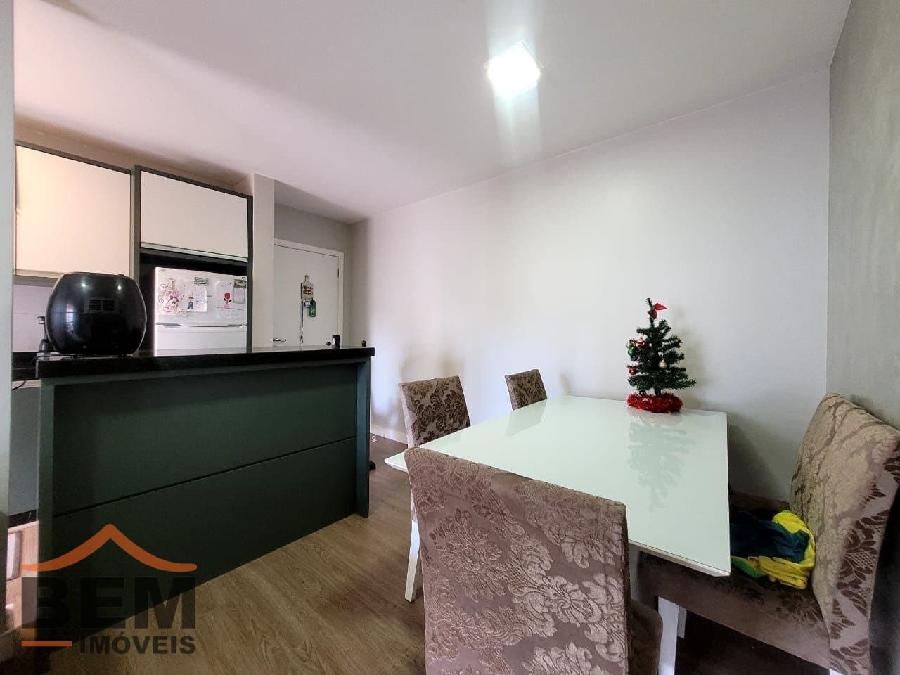 Apartamento para Locação com 2 quartos, 1 vaga no bairro Espinheiros em Itajaí/SC