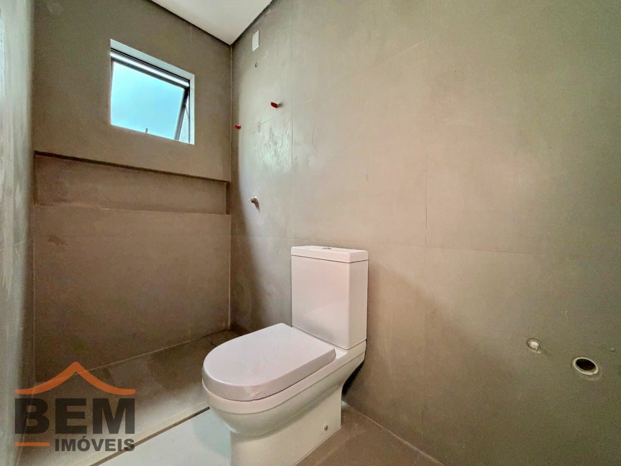 Casa à Venda com 3 quartos sendo 3 suítes, 2 vagas no bairro São João em Itajaí/SC
