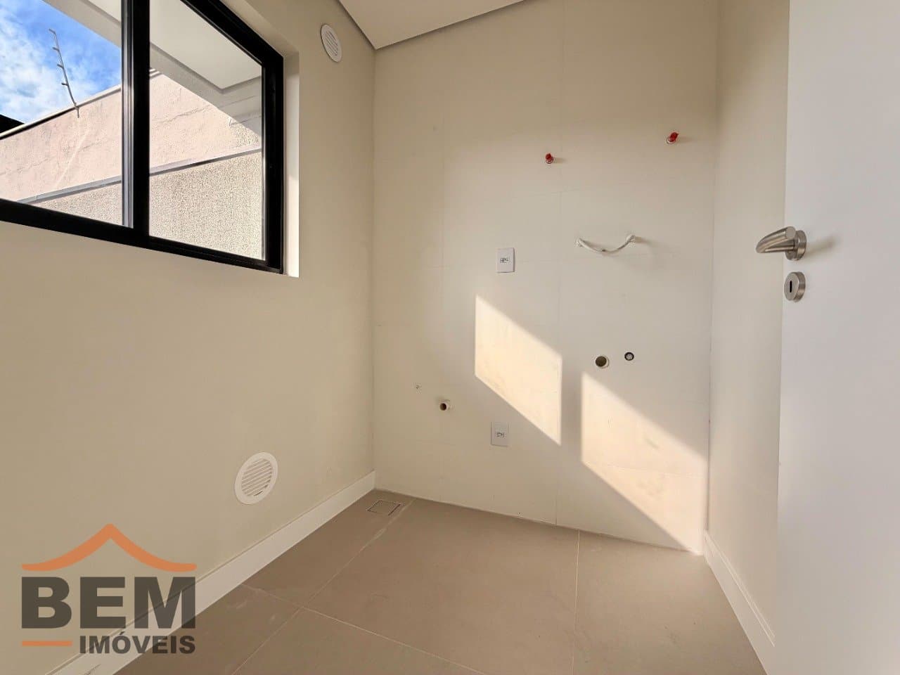 Casa à Venda com 3 quartos sendo 3 suítes, 2 vagas no bairro São João em Itajaí/SC