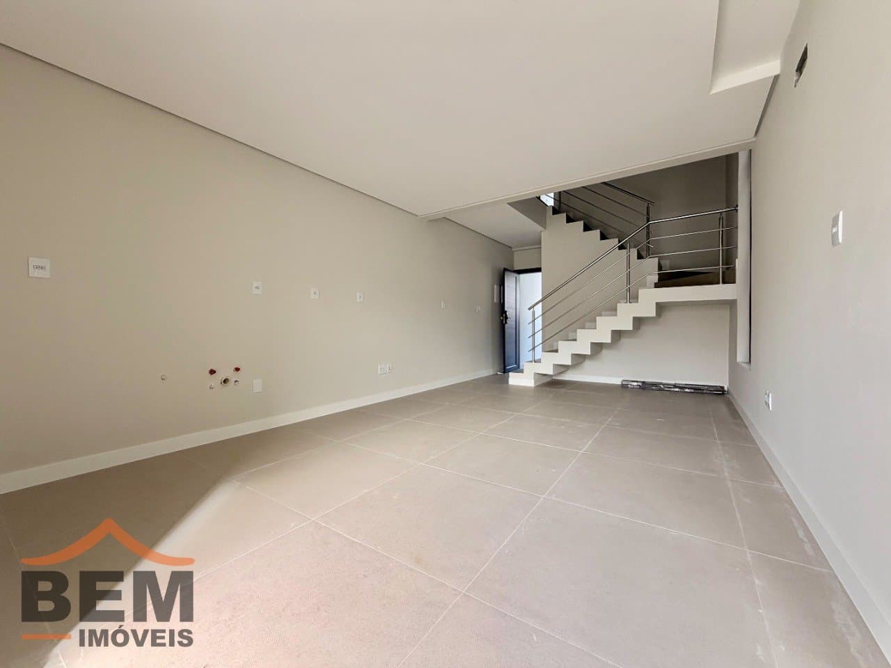 Casa à Venda com 3 quartos sendo 3 suítes, 2 vagas no bairro São João em Itajaí/SC