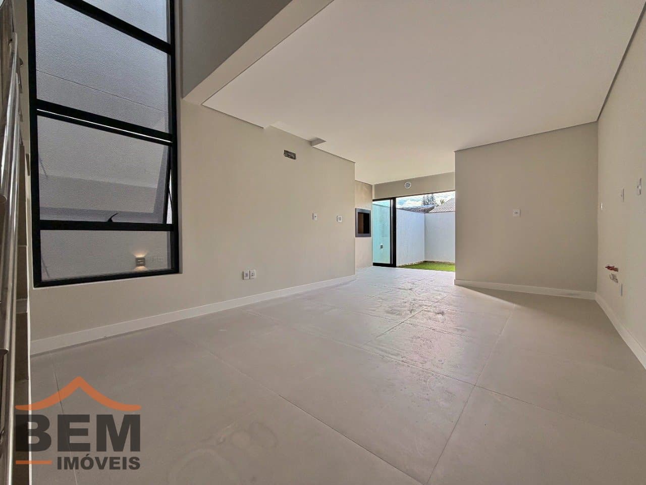 Casa à Venda com 3 quartos sendo 3 suítes, 2 vagas no bairro São João em Itajaí/SC