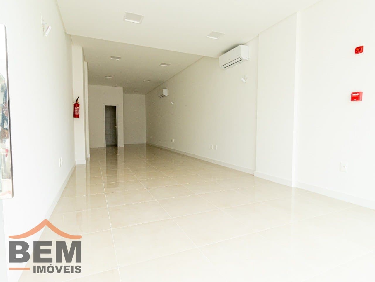 Sala Comercial para Locação no bairro Nações em Balneário Camboriú/SC