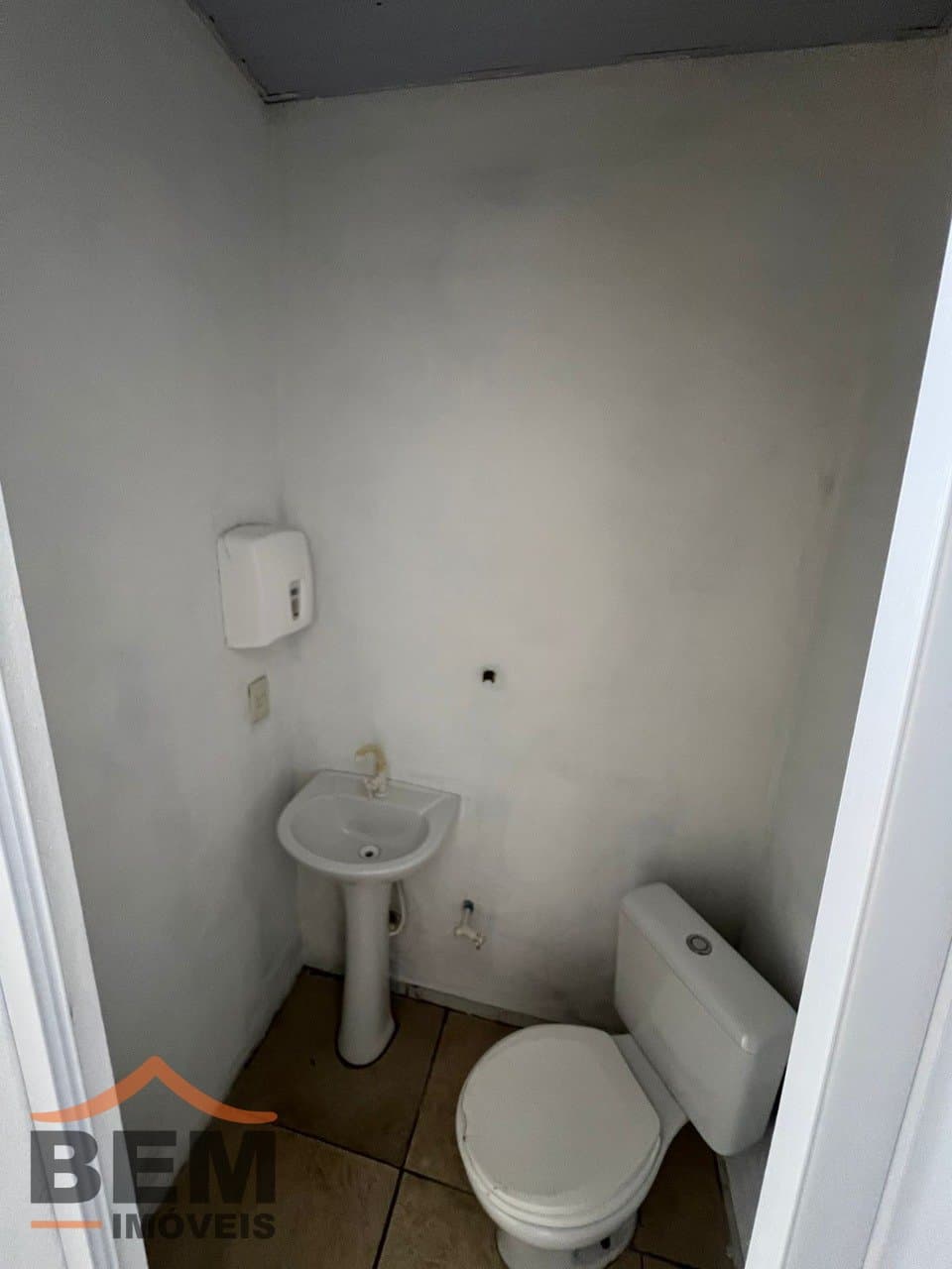 Sala Comercial para Locação com 100m² no bairro São Vicente, em Itajaí - SC