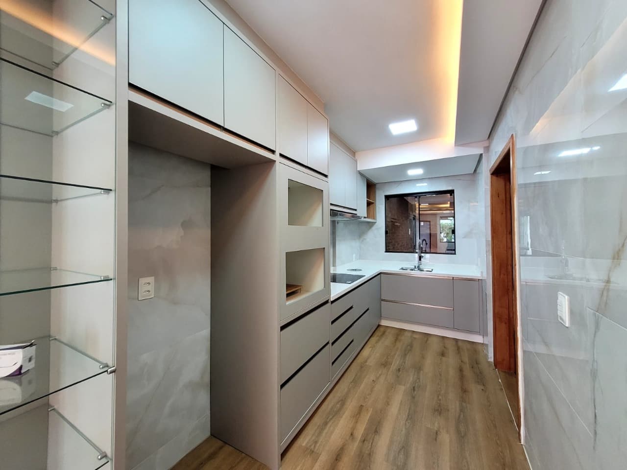 Casa para Locação com 2 quartos sendo 1 suíte, 1 vaga no bairro São Vicente em Itajaí/SC: 08 - COZINHA