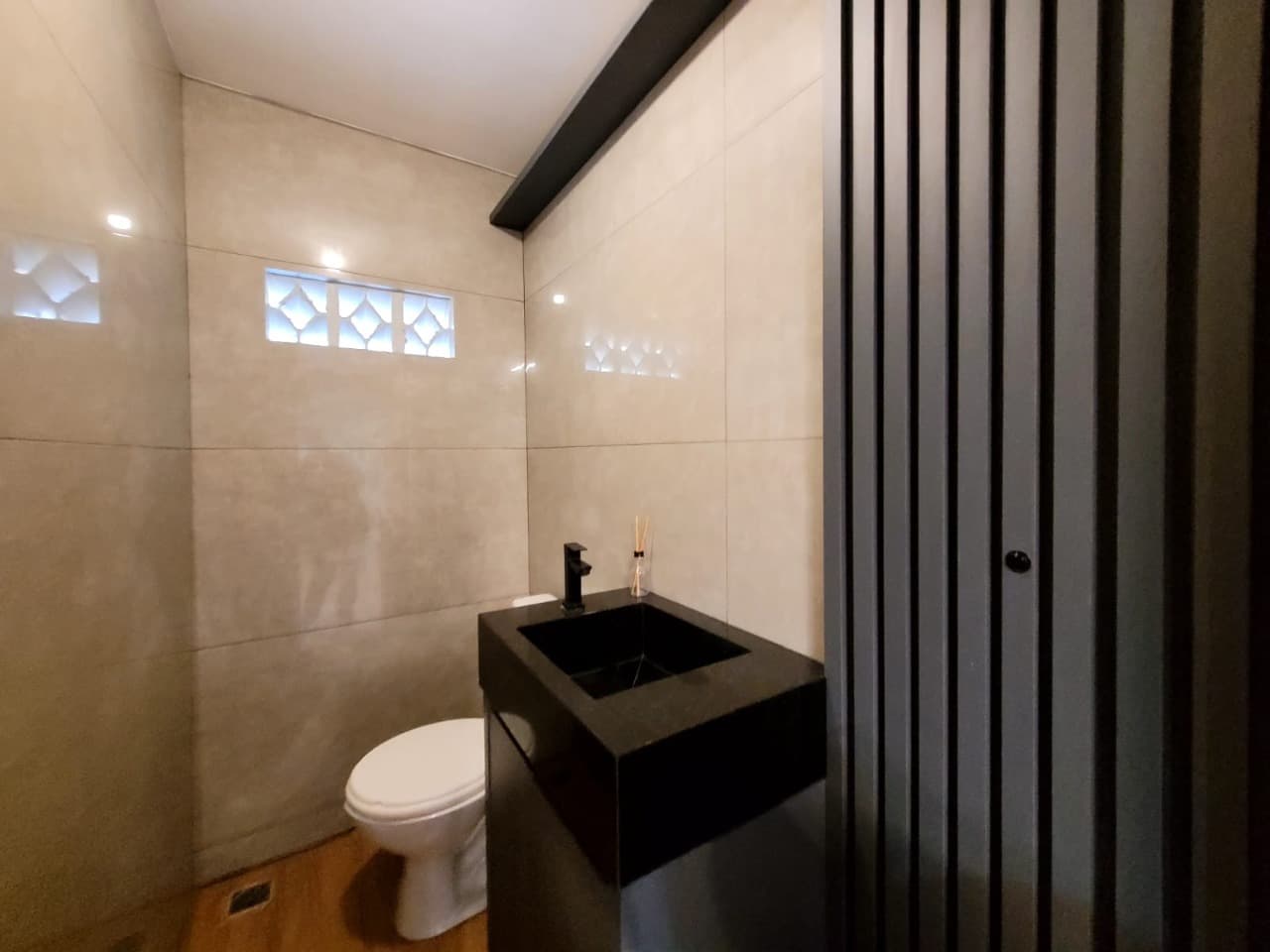 Casa para Locação com 2 quartos sendo 1 suíte, 1 vaga no bairro São Vicente em Itajaí/SC: 20 - LAVABO