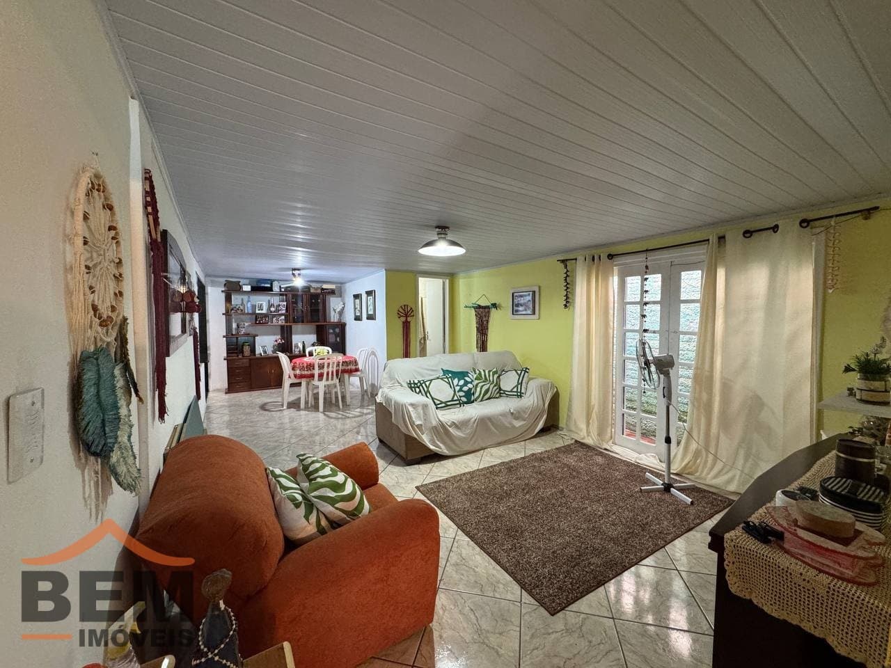 Casa à Venda com 4 quartos sendo 1 suíte, 2 vagas no bairro Tabuleiro em Camboriú/SC