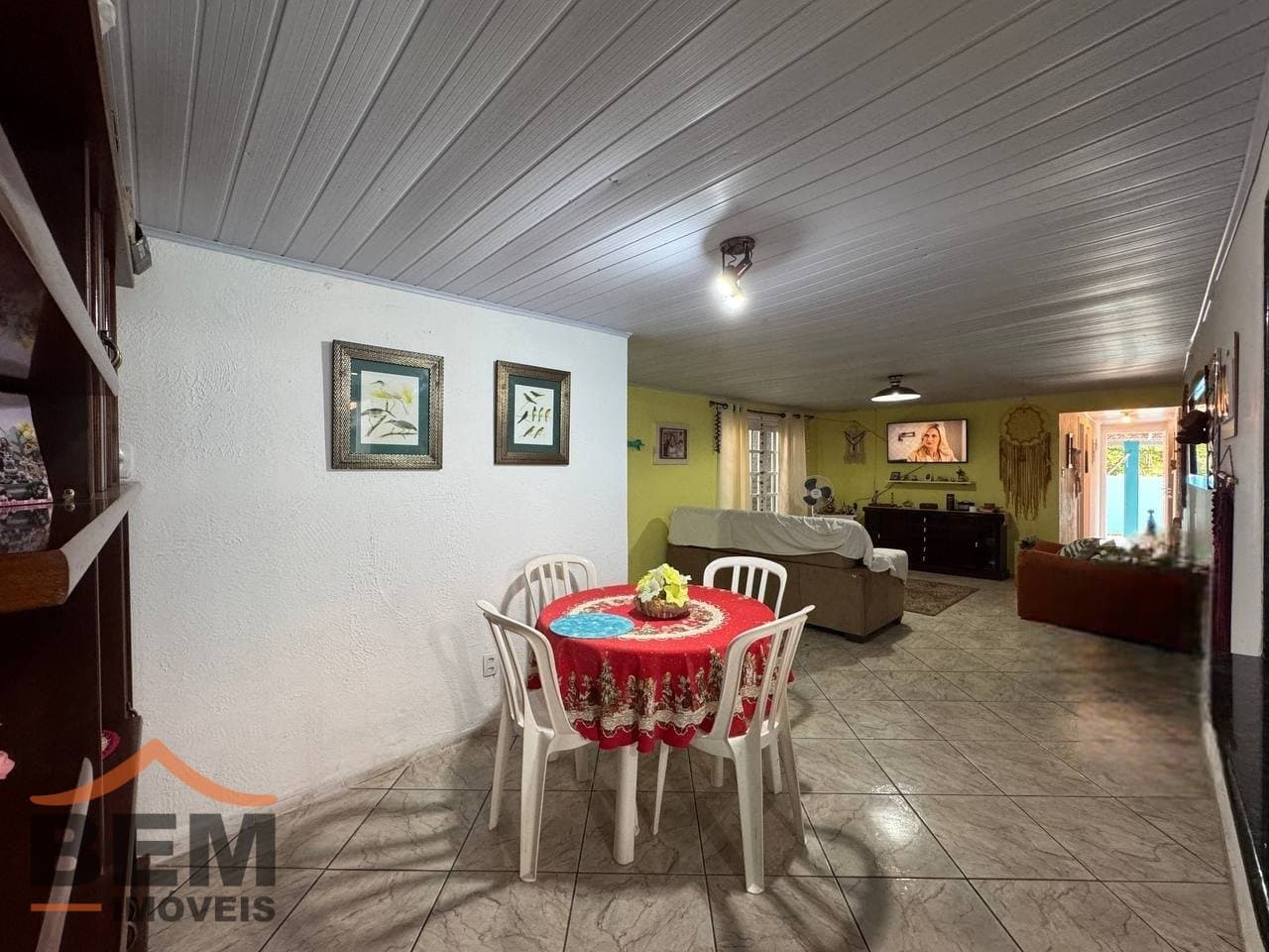 Casa à Venda com 4 quartos sendo 1 suíte, 2 vagas no bairro Tabuleiro em Camboriú/SC