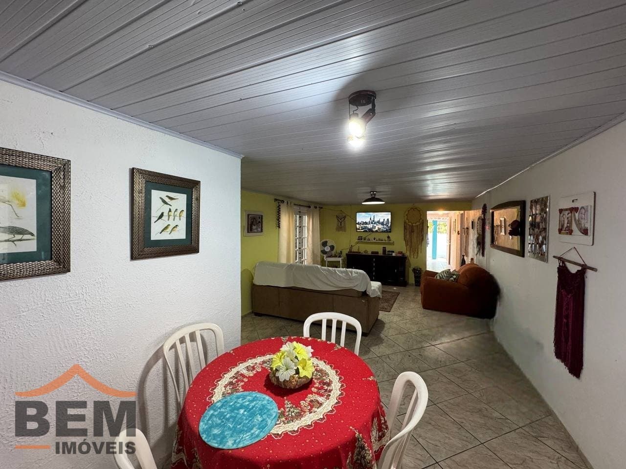 Casa à Venda com 4 quartos sendo 1 suíte, 2 vagas no bairro Tabuleiro em Camboriú/SC