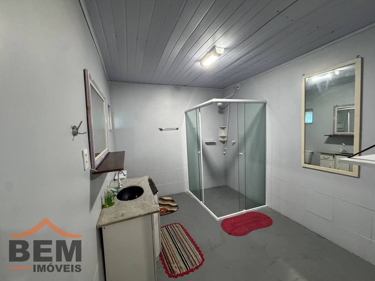 Casa à Venda com 4 quartos sendo 1 suíte, 2 vagas no bairro Tabuleiro em Camboriú/SC