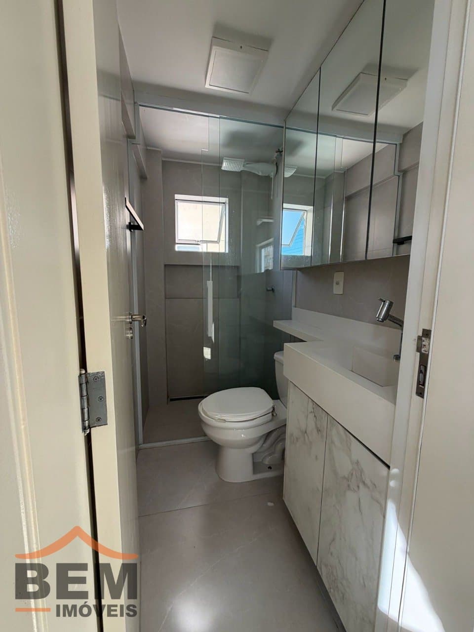 Apartamento à Venda com 3 quartos sendo 1 suíte, 2 vagas no bairro Tabuleiro em Camboriú/SC
