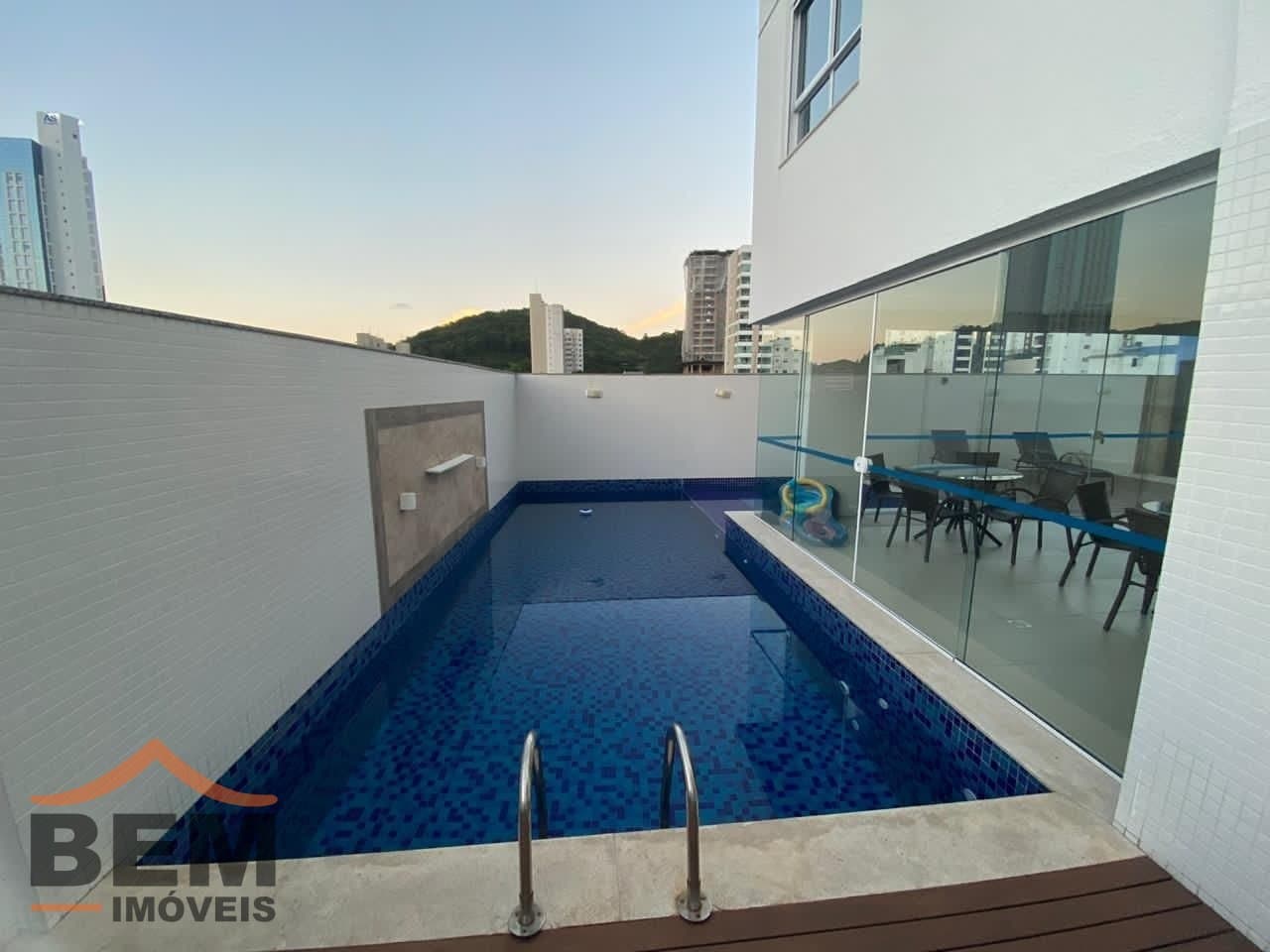 Apartamento para Locação com 2 quartos sendo 2 suítes, 2 vagas no bairro Pioneiros em Balneário Camboriú/SC: 14- PISCINA 