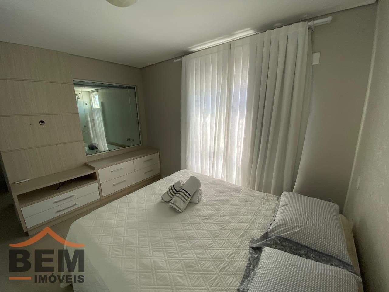 Apartamento para Locação com 2 quartos sendo 2 suítes, 2 vagas no bairro Pioneiros em Balneário Camboriú/SC: 07-  DORMITÓRIO SUÍTE 01