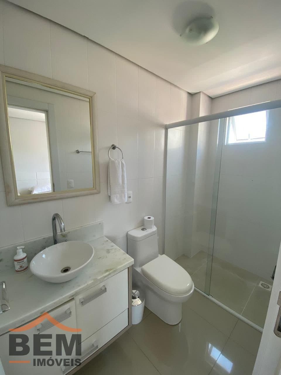 Apartamento para Locação com 2 quartos sendo 2 suítes, 2 vagas no bairro Pioneiros em Balneário Camboriú/SC: 12- BANHEIRO 