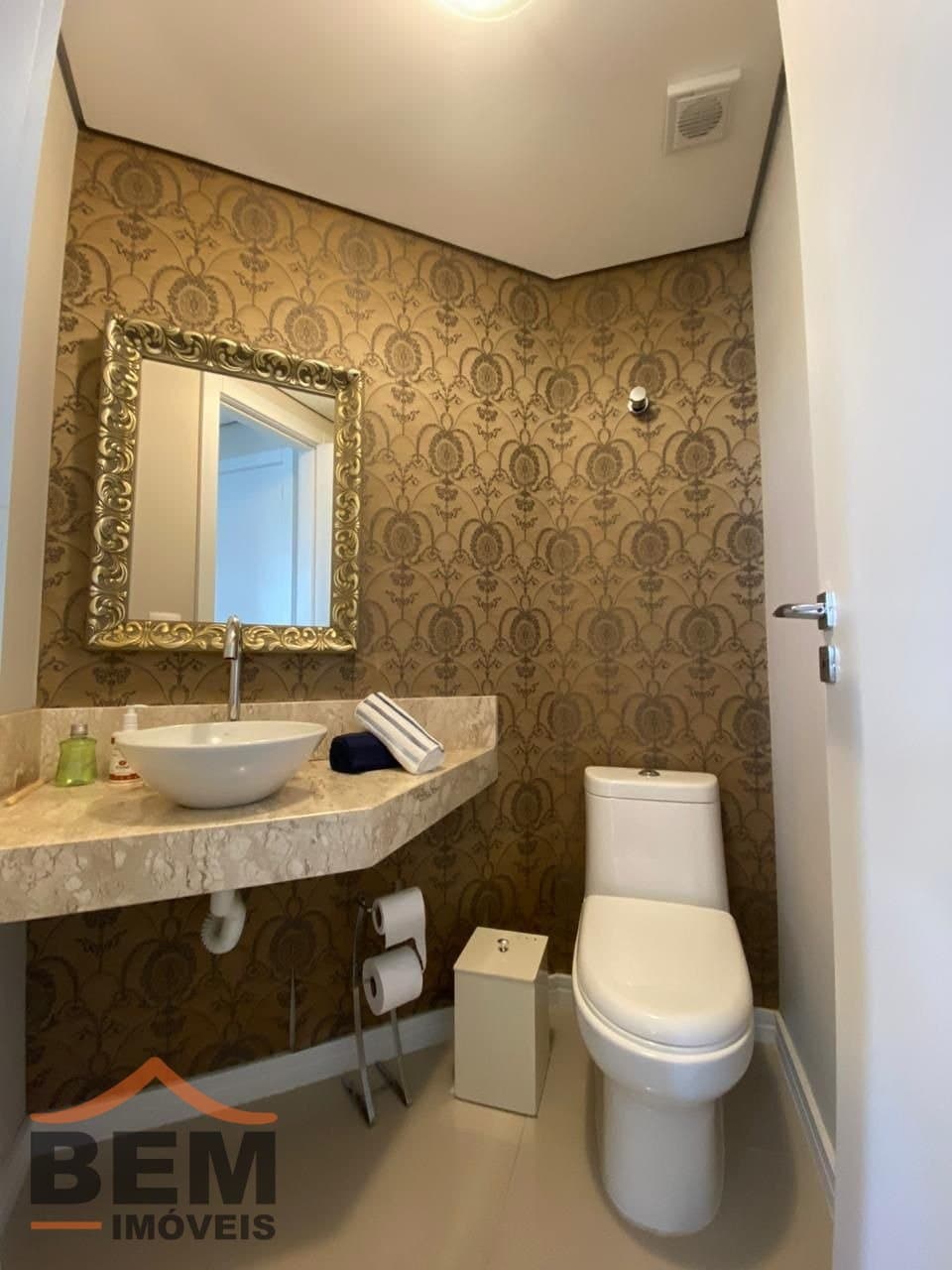 Apartamento para Locação com 2 quartos sendo 2 suítes, 2 vagas no bairro Pioneiros em Balneário Camboriú/SC: 11- LAVABO 