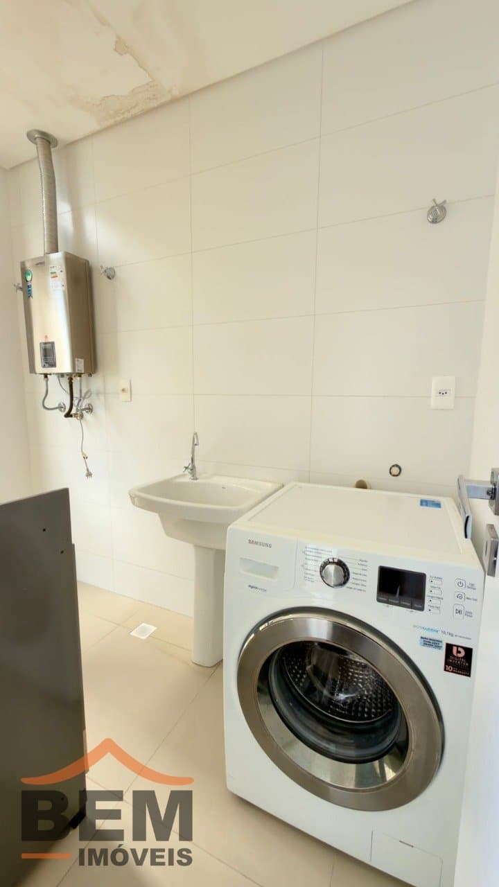 Apartamento à Venda com 3 quartos sendo 1 suíte, 2 vagas no bairro Fazenda em Itajaí/SC