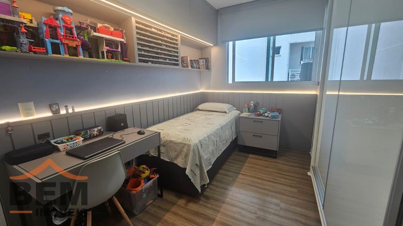 Apartamento à Venda com 3 quartos sendo 1 suíte, 2 vagas no bairro Centro em Itajaí/SC