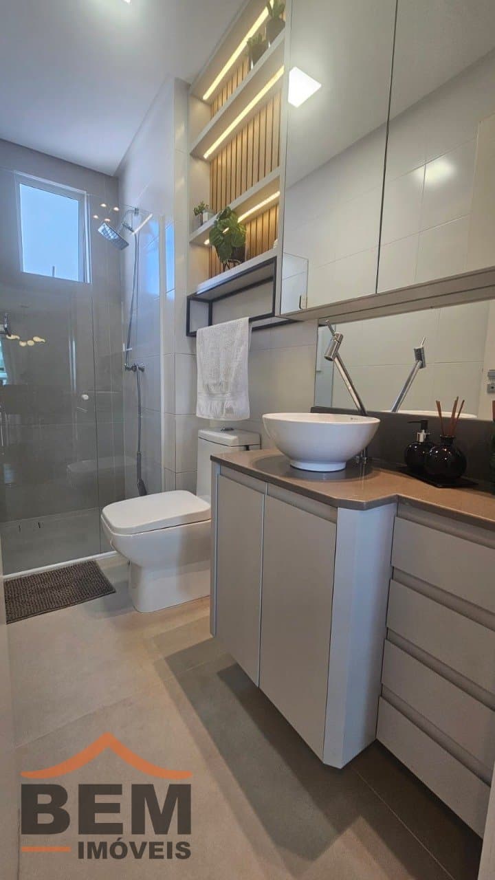 Apartamento à Venda com 3 quartos sendo 1 suíte, 2 vagas no bairro Centro em Itajaí/SC