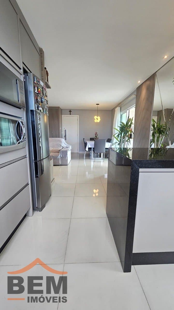 Apartamento à Venda com 3 quartos sendo 1 suíte, 2 vagas no bairro Centro em Itajaí/SC