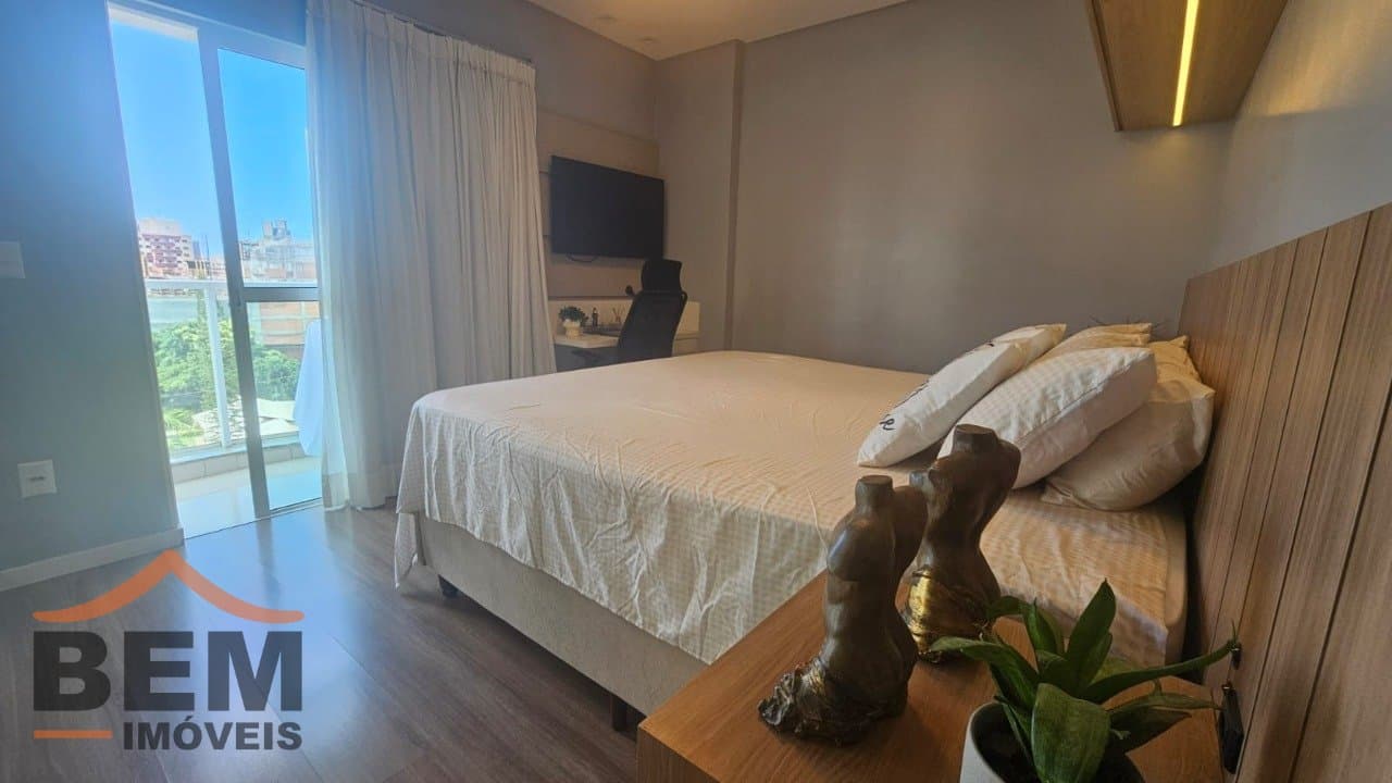 Apartamento à Venda com 3 quartos sendo 1 suíte, 2 vagas no bairro Centro em Itajaí/SC