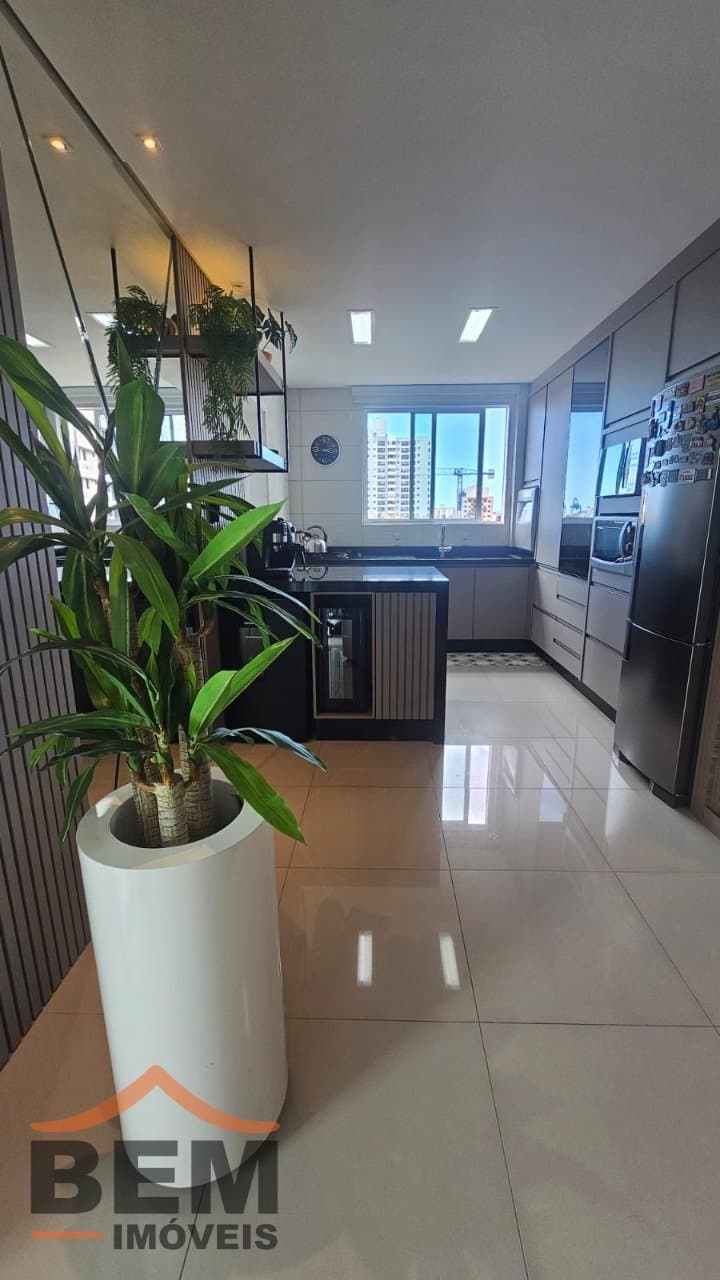 Apartamento à Venda com 3 quartos sendo 1 suíte, 2 vagas no bairro Centro em Itajaí/SC
