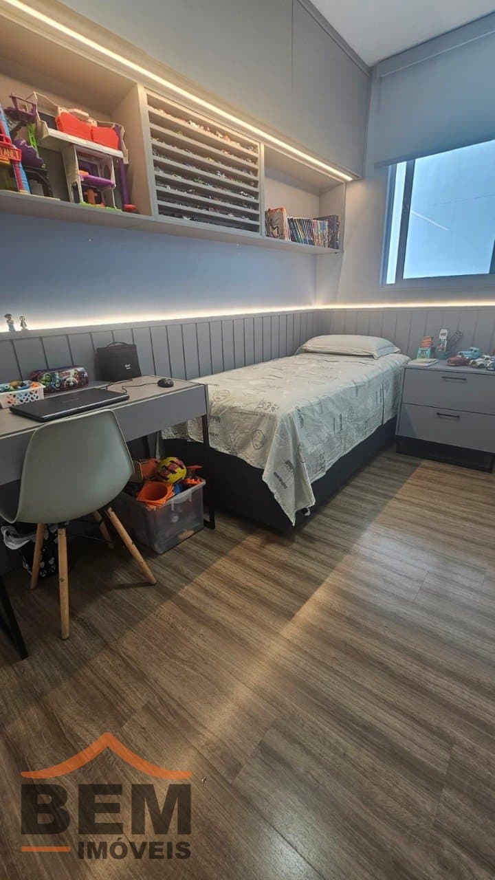 Apartamento à Venda com 3 quartos sendo 1 suíte, 2 vagas no bairro Centro em Itajaí/SC