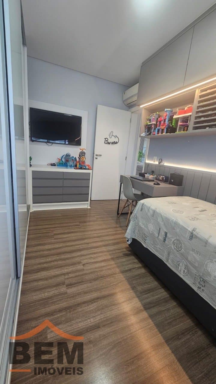 Apartamento à Venda com 3 quartos sendo 1 suíte, 2 vagas no bairro Centro em Itajaí/SC