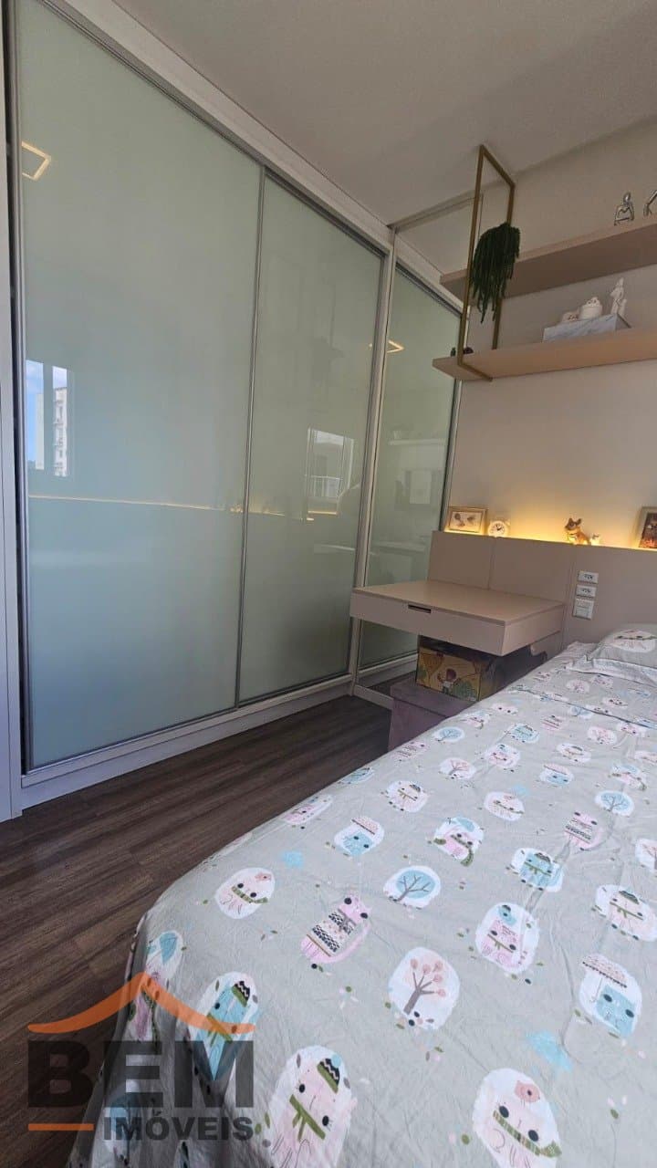 Apartamento à Venda com 3 quartos sendo 1 suíte, 2 vagas no bairro Centro em Itajaí/SC
