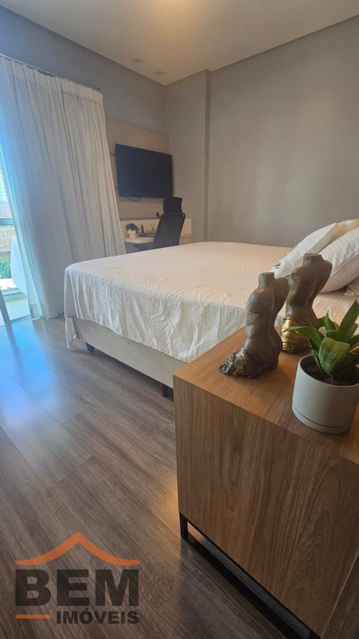 Apartamento à Venda com 3 quartos sendo 1 suíte, 2 vagas no bairro Centro em Itajaí/SC