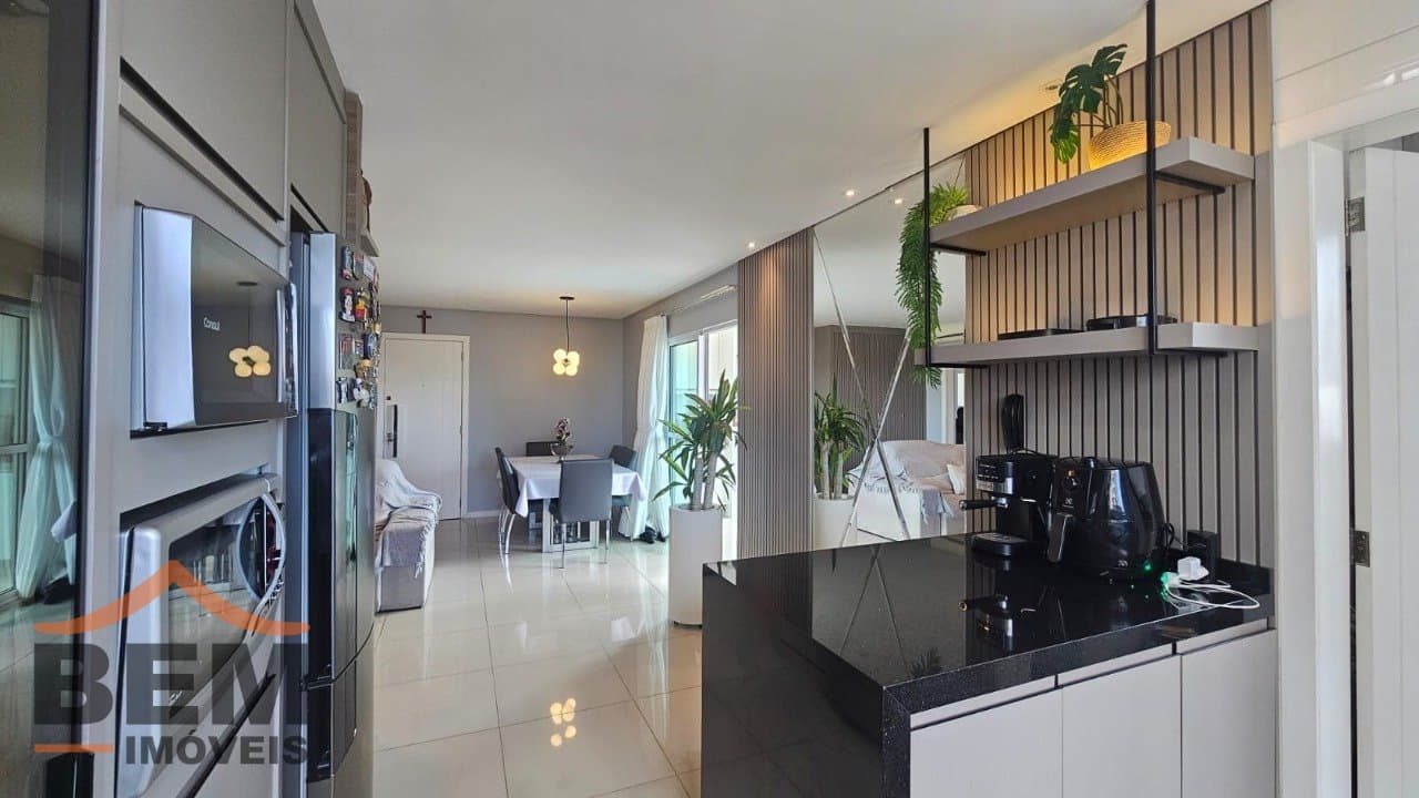Apartamento à Venda com 3 quartos sendo 1 suíte, 2 vagas no bairro Centro em Itajaí/SC