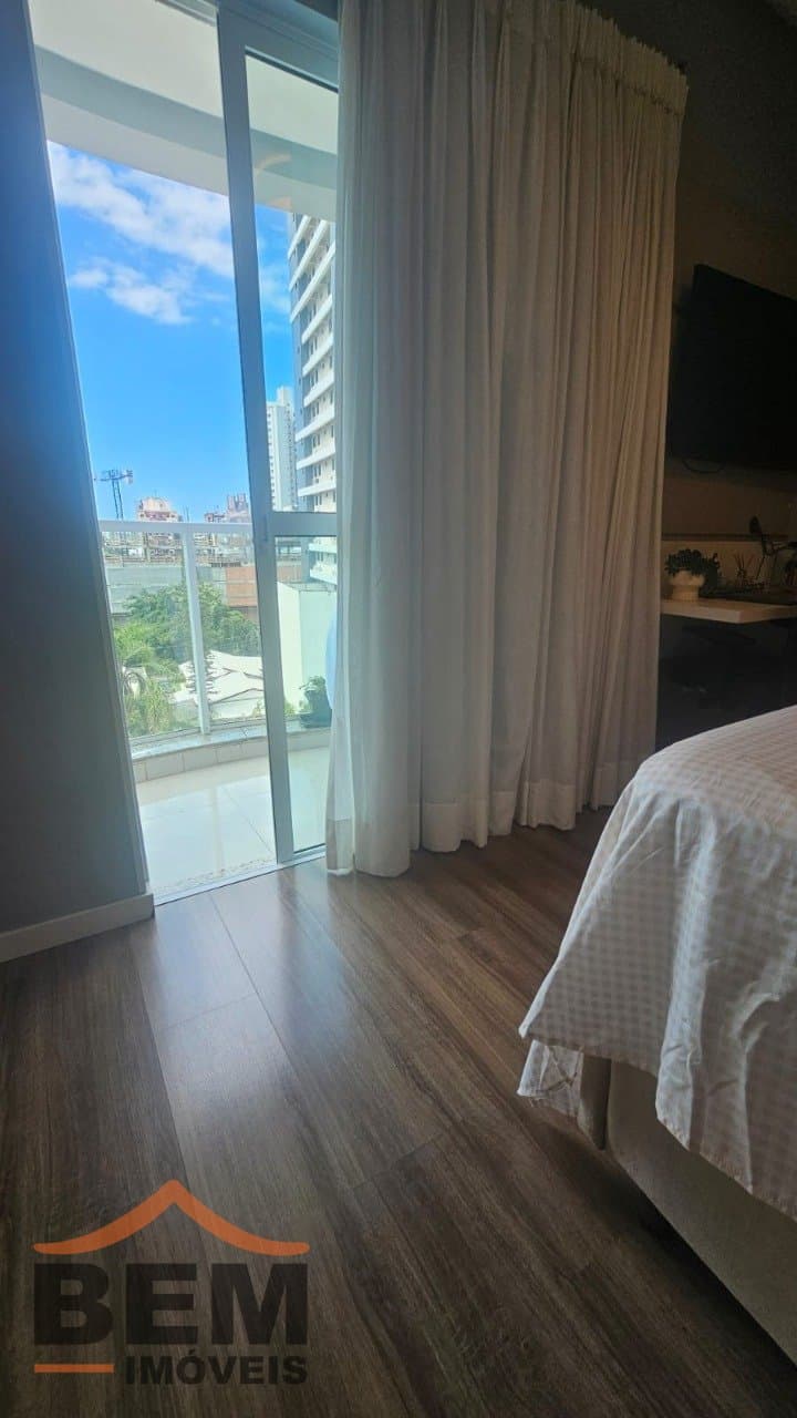 Apartamento à Venda com 3 quartos sendo 1 suíte, 2 vagas no bairro Centro em Itajaí/SC