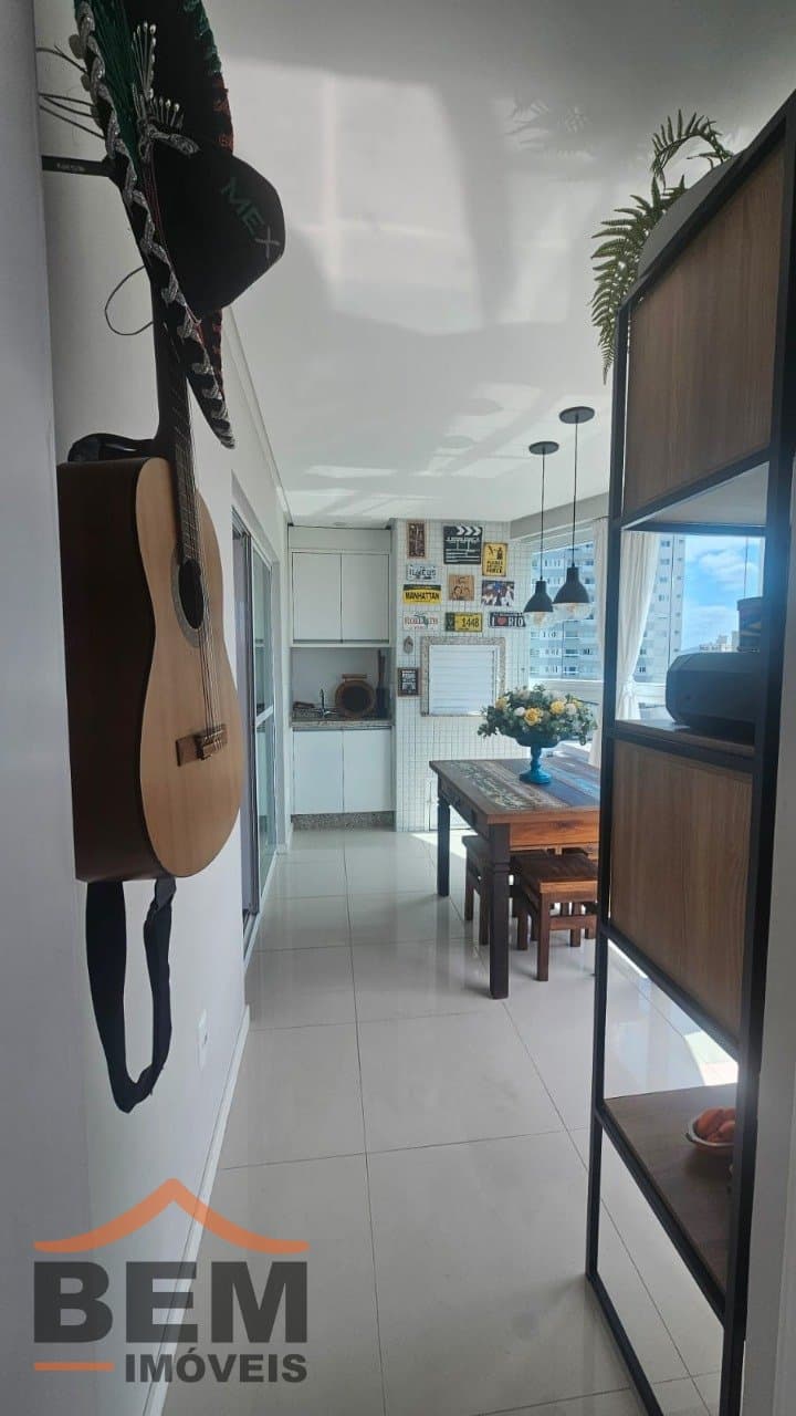 Apartamento à Venda com 3 quartos sendo 1 suíte, 2 vagas no bairro Centro em Itajaí/SC