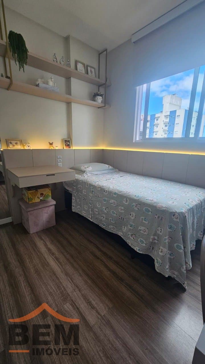 Apartamento à Venda com 3 quartos sendo 1 suíte, 2 vagas no bairro Centro em Itajaí/SC
