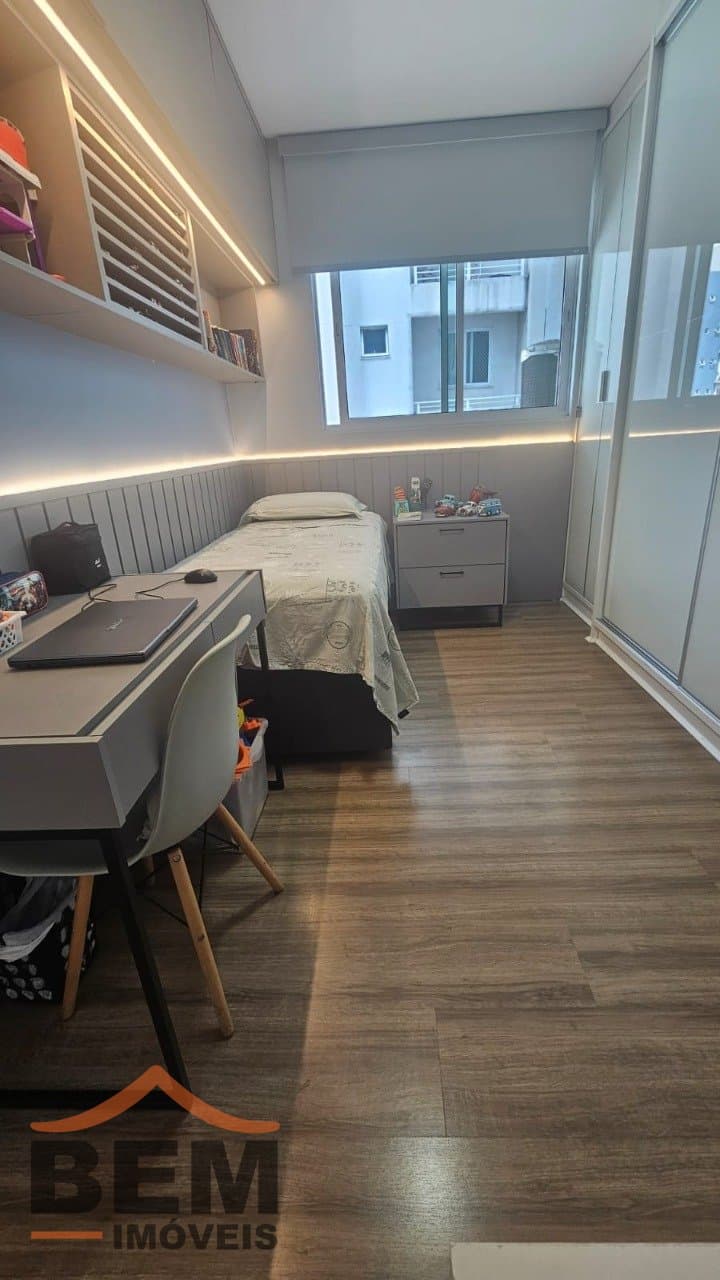 Apartamento à Venda com 3 quartos sendo 1 suíte, 2 vagas no bairro Centro em Itajaí/SC