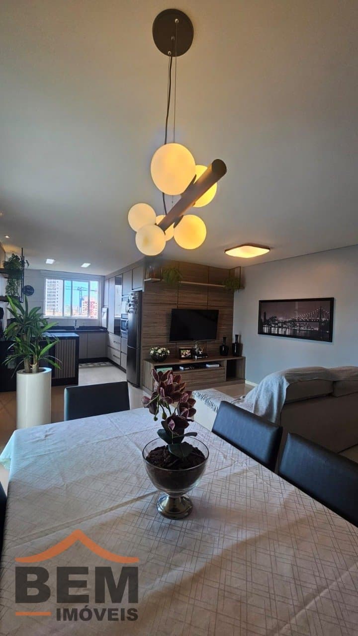 Apartamento à Venda com 3 quartos sendo 1 suíte, 2 vagas no bairro Centro em Itajaí/SC